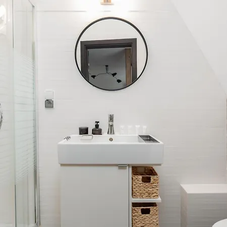 Apartment Wood And Grey - Strzalowa 3 By Renters - Self Check In 24h