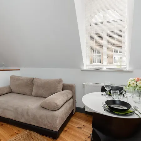 Apartment Wood And Grey - Strzalowa 3 By Renters - Self Check In 24h