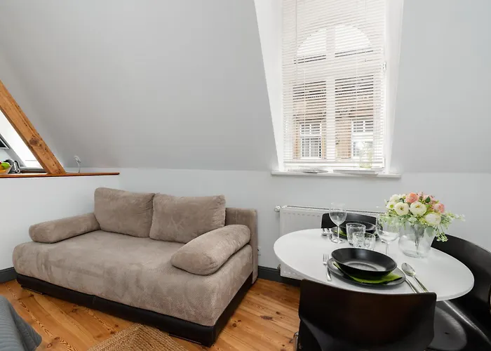 Apartment Wood And Grey - Strzalowa 3 By Renters - Self Check In 24h